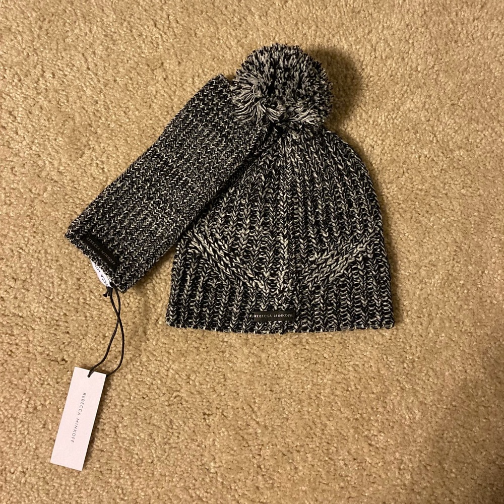 Rebecca Minkoff Beanie hat & arm warmer set